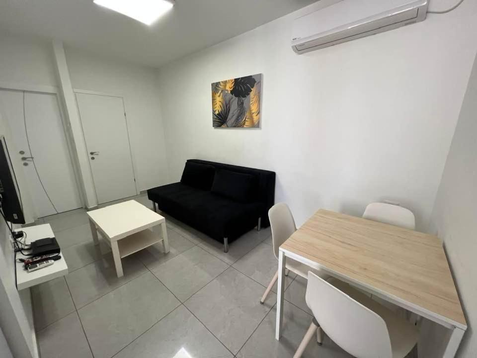 Apartments4You Maya 바트얌 외부 사진